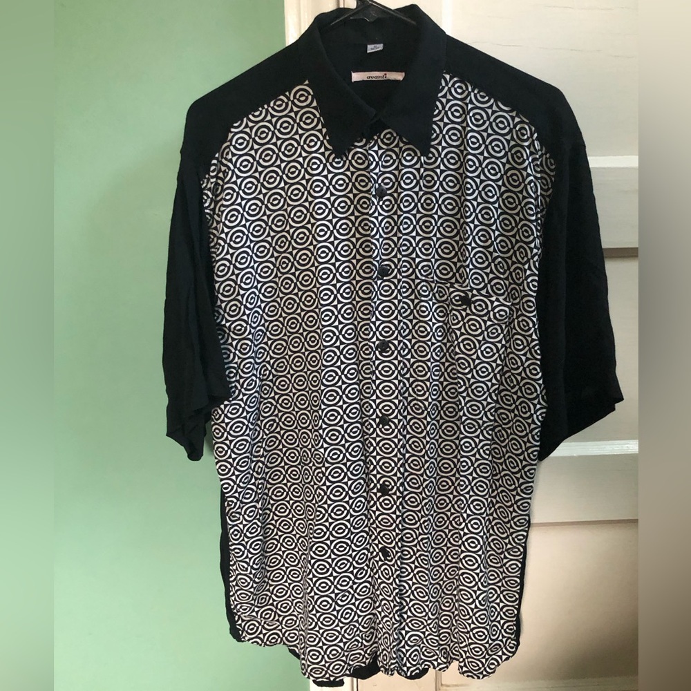 Pattern black and white button down shirt. Avanti size Medium - 39/40